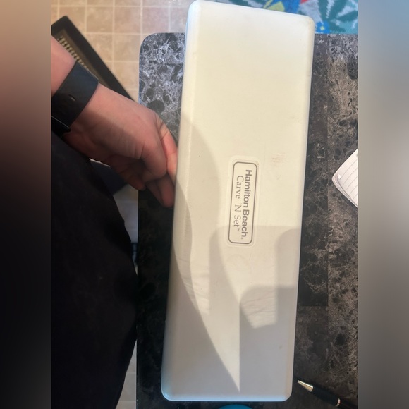 Electric carving knife. Used twice. In perfect condition in original box - Picture 2 of 3